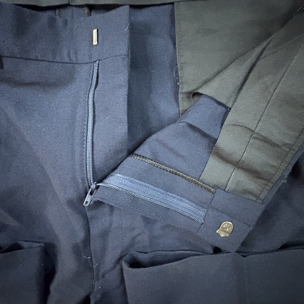 VTG Farah Men's 39.5x28.25 Navy Pleated Front Dress Pants SEE DESCRIPTION - Picture 5 of 10